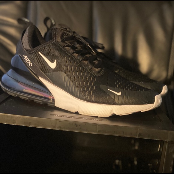 Nike Air Max 270 - Picture 2 of 2